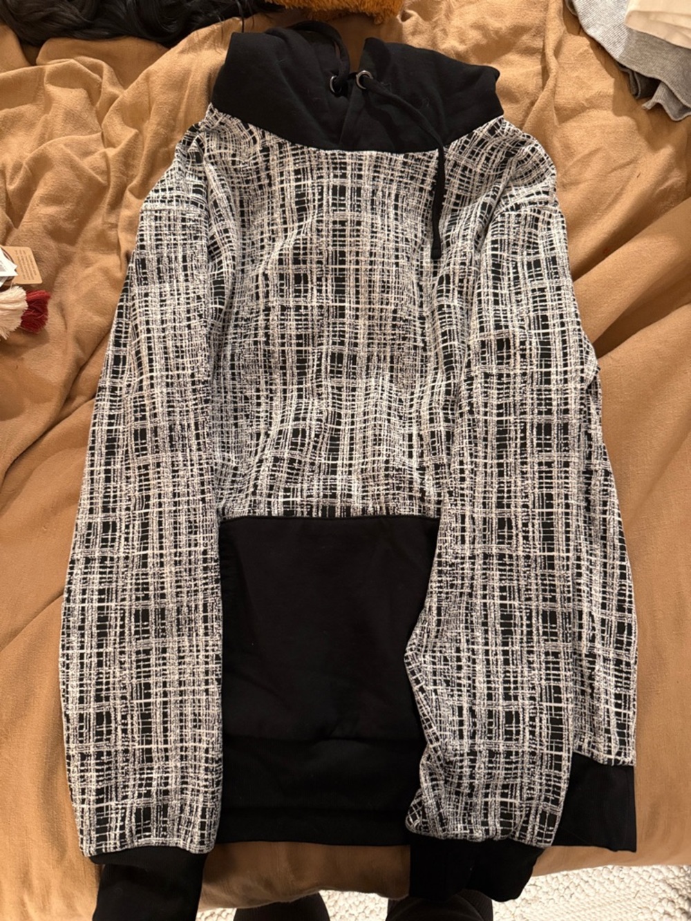 Black & White Textured Hoodie men’s never worn